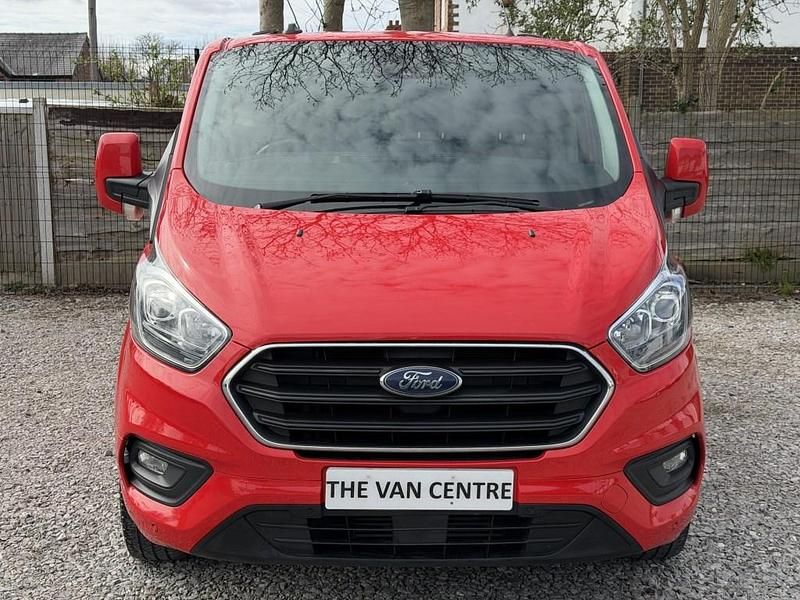Used Ford Transit Custom Limited 130 HP (95 kW) 2019 Red Van