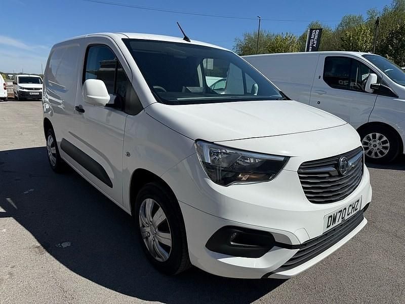 Second-hand Vauxhall Combo Sportive 100 CP (73 kW) 2021 Alb Monovolum