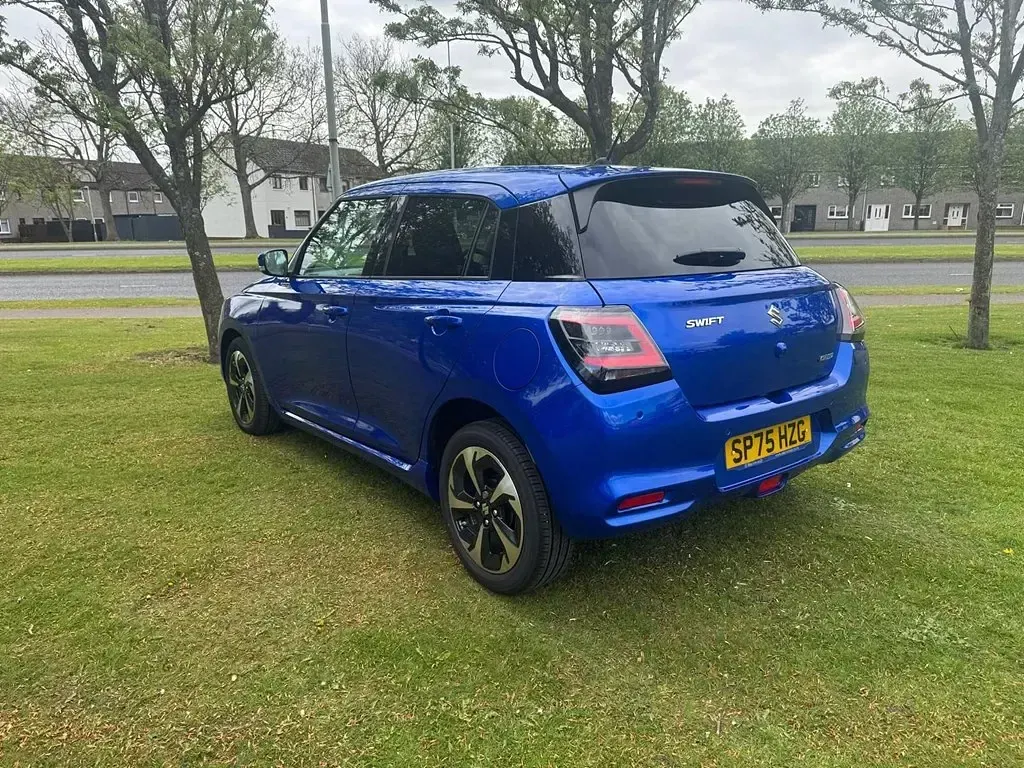 Używany Suzuki Swift 82 KM (60 kW) 2025 Niebieski Hatchback