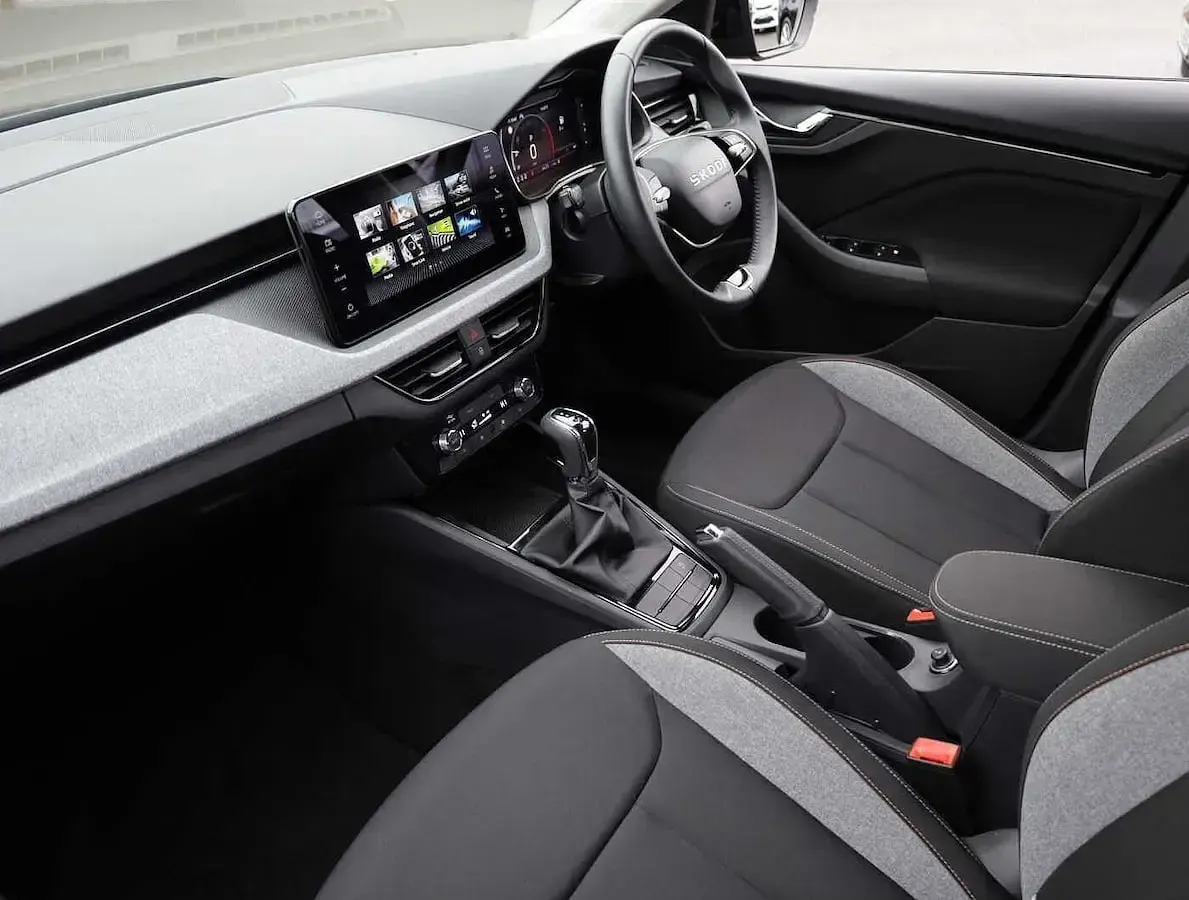 Usado Skoda Scala SE 115 CV (84 kW) 2025 Negro Utilitario