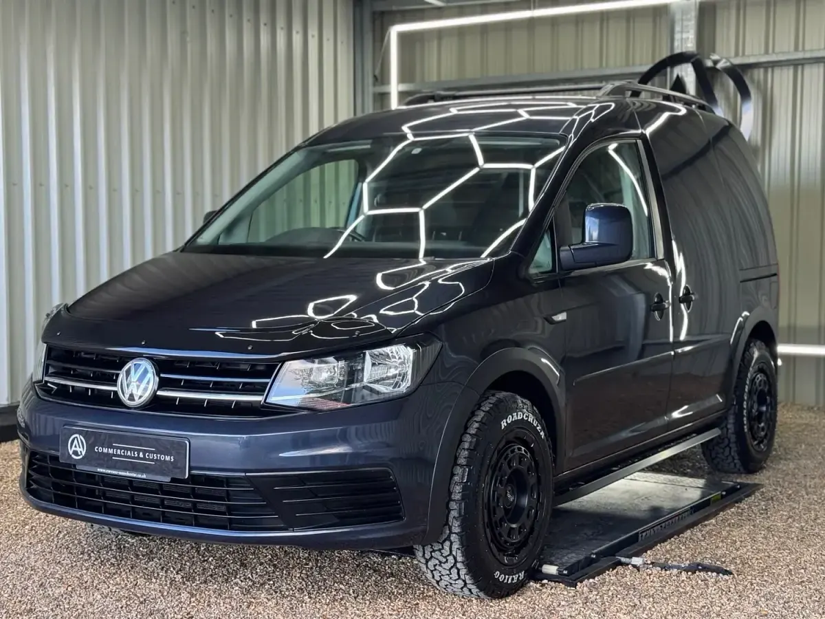 Used VW Caddy Startline 75 HP (55 kW) 2018 Blue MPV