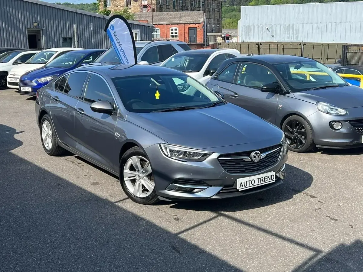 Second-hand Vauxhall Insignia SRi 134 CP (98 kW) 2018 Gri Hatchback