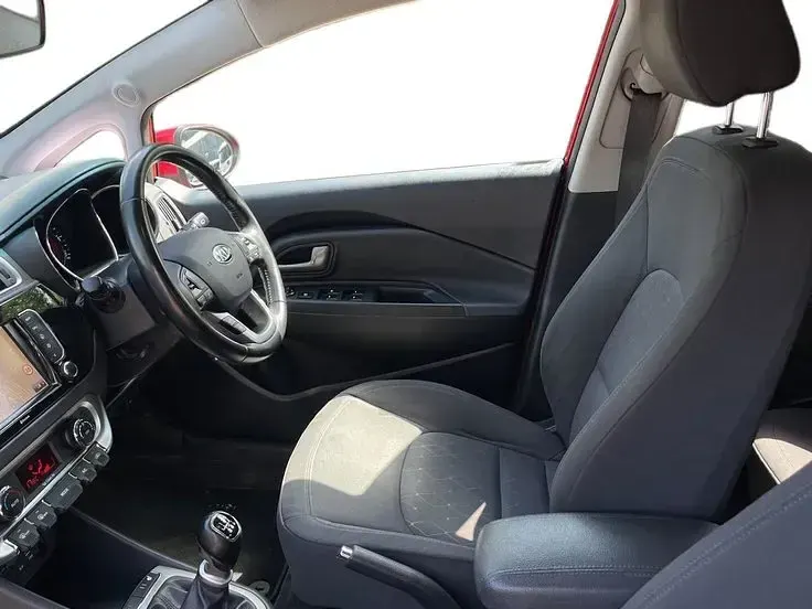 Used Kia Rio 107 HP (78 kW) 2016 Red Hatchback