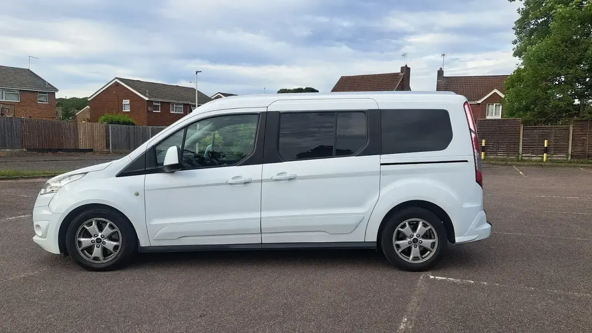 Used Ford Tourneo Connect Titanium 120 HP (88 kW) 2016 White MPV