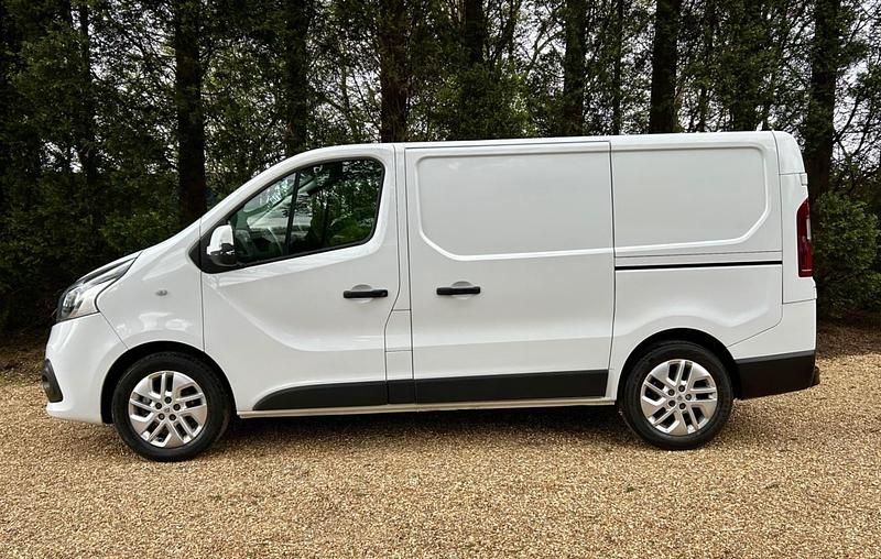 Używany Renault Trafic 120 KM (88 kW) 2019 Biały Minivan