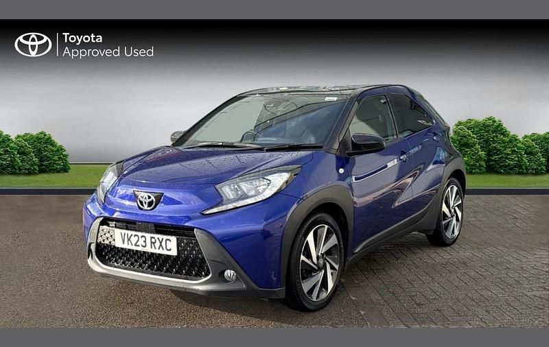 Used Toyota Aygo X 72 HP (52 kW) 2023 Juniper blue bitone SUV