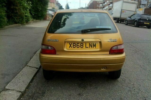 Begagnad Citroën Saxo 2001 Halvkombi