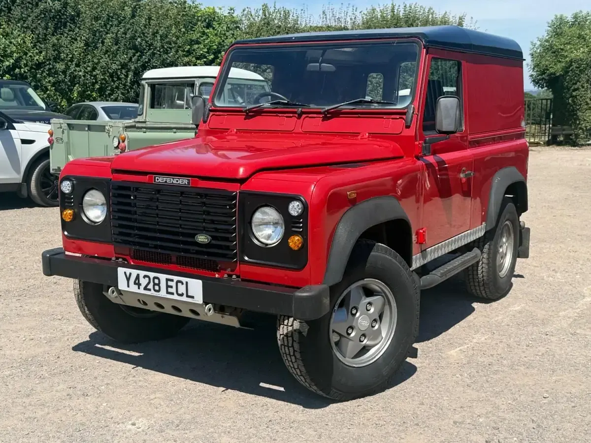 Used Land Rover Defender 90 HP (66 kW) 2001 Red