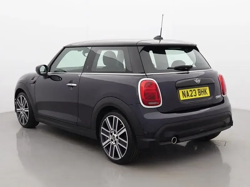 Used Mini Cooper Exclusive 134 HP (98 kW) 2023 Blue/black Hatchback