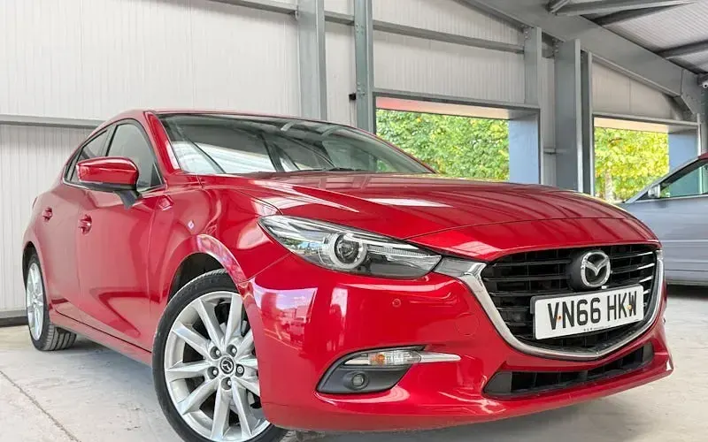 Used Mazda 3 Inclusive 120 HP (88 kW) 2016 Red Hatchback