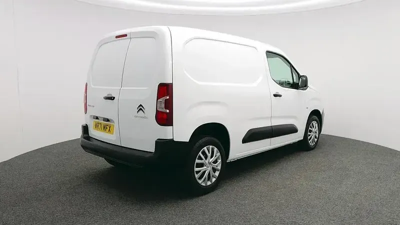 Used Citroën Berlingo 100 HP (73 kW) 2021 White MPV