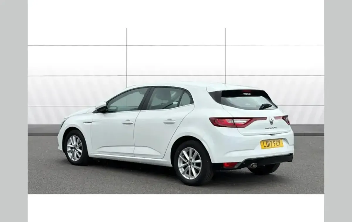 Used Renault Mégane Dynamique 110 HP (80 kW) 2017 White Hatchback