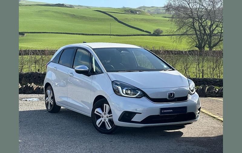 Used Honda Jazz Hybrid 109 HP (80 kW) 2021 White Hatchback