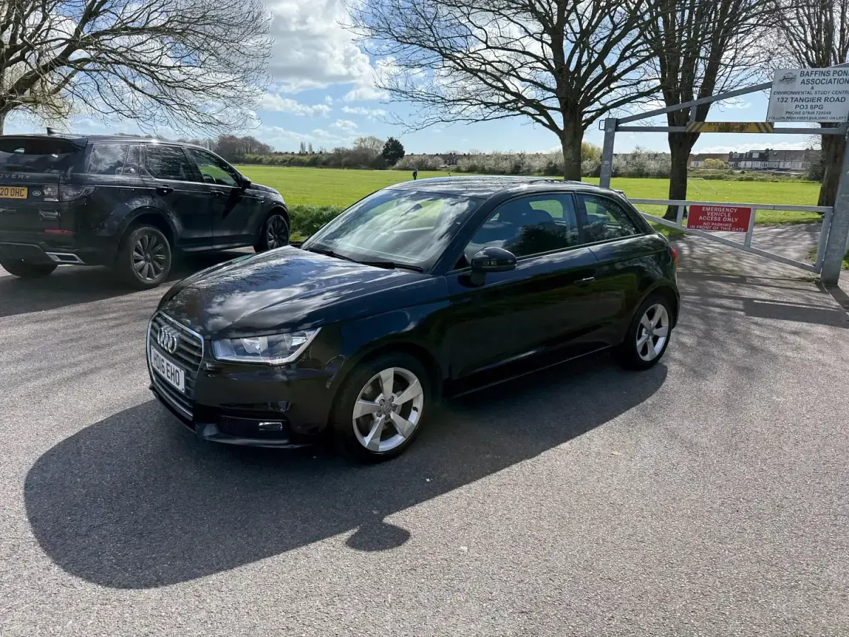 Usado Audi A1 Sport 125 HP (91 kW) 2016 Preto Citadino
