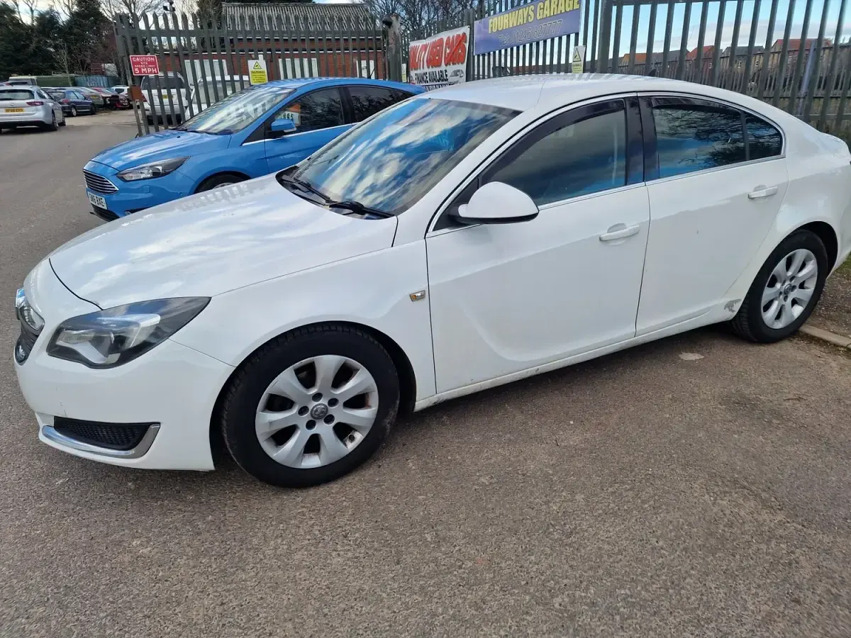 Used Vauxhall Insignia 2016 White Hatchback