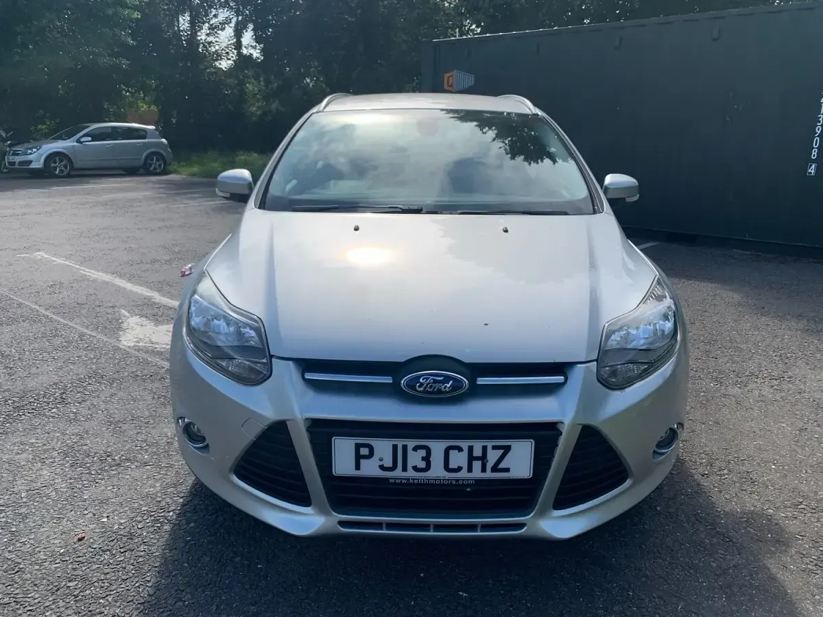 Used Ford Focus Zetec 125 HP (91 kW) 2013 Silver Estate