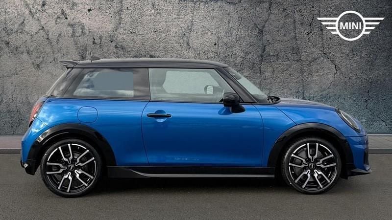 Usado Mini Cooper Hatch 113 kW (154 CV) 2025 Azul Utilitario