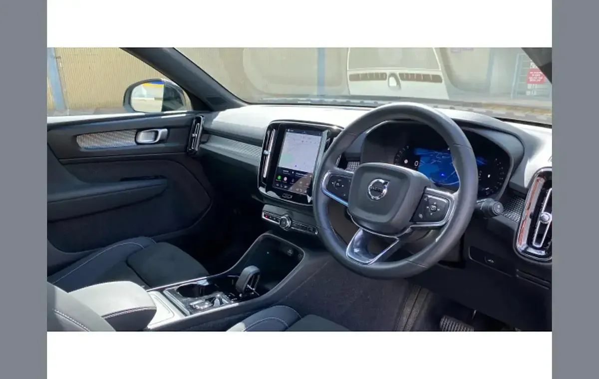 Used Volvo XC40 Plus 161 HP (118 kW) 2025 Green SUV