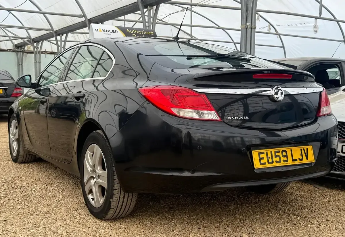 Used Vauxhall Insignia 140 HP (102 kW) 2010 Black Hatchback