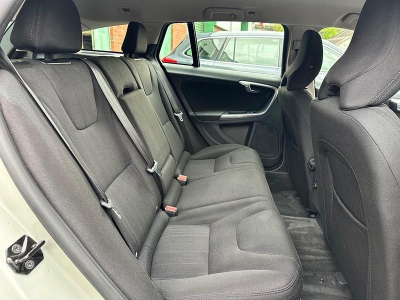 Used Volvo V60 115 HP (84 kW) 2012 White Estate