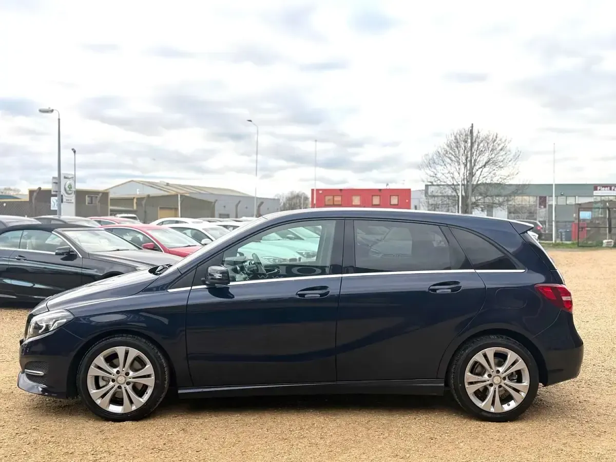 Used Mercedes B200 Premium 156 HP (114 kW) 2017 Blue Hatchback