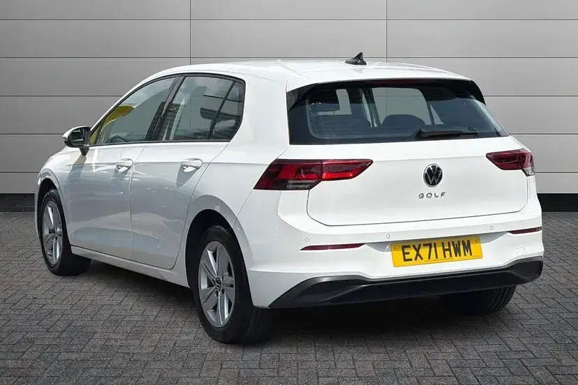 Used VW Golf VIII Life 148 HP (108 kW) 2021 White Hatchback