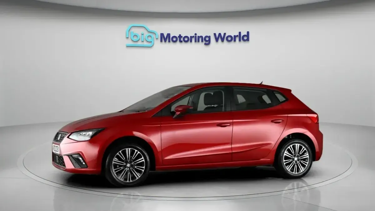 Usado Seat Ibiza SE Technology 94 CV (69 kW) 2022 Rojo Utilitario