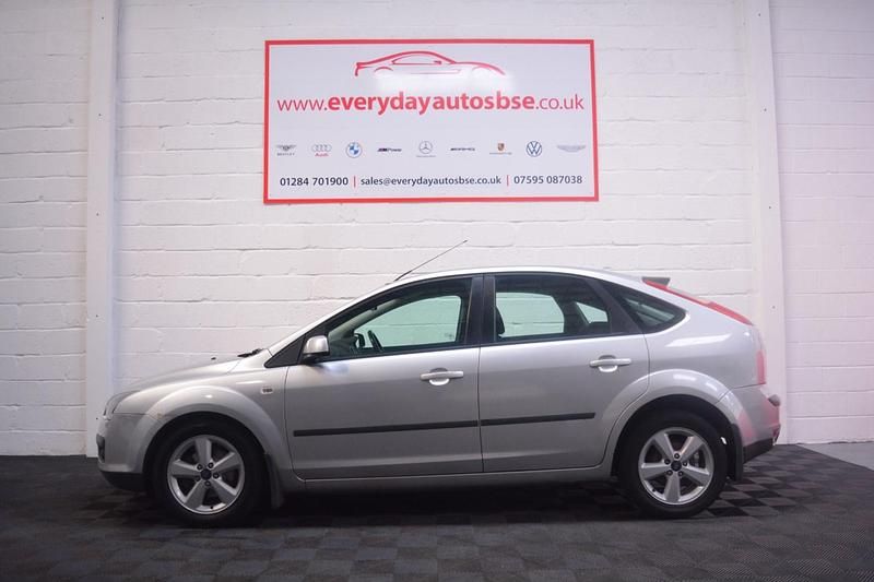 Used Ford Focus Zetec 2007 Silver Hatchback