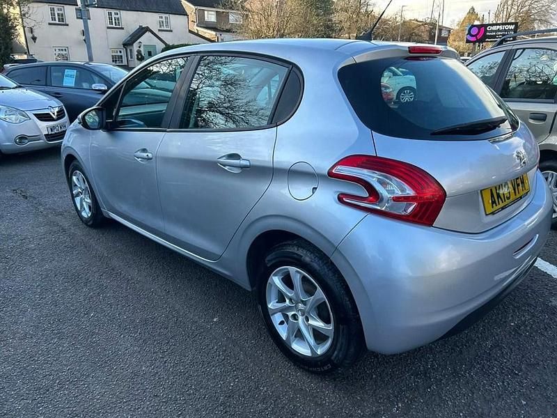Used Peugeot 208 Active 70 HP (51 kW) 2013 Silver Hatchback