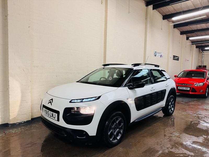 White Used 2015 Citroën C4 Cactus Feel Hatchback | £4,350 (Fair price) - Image 1/4