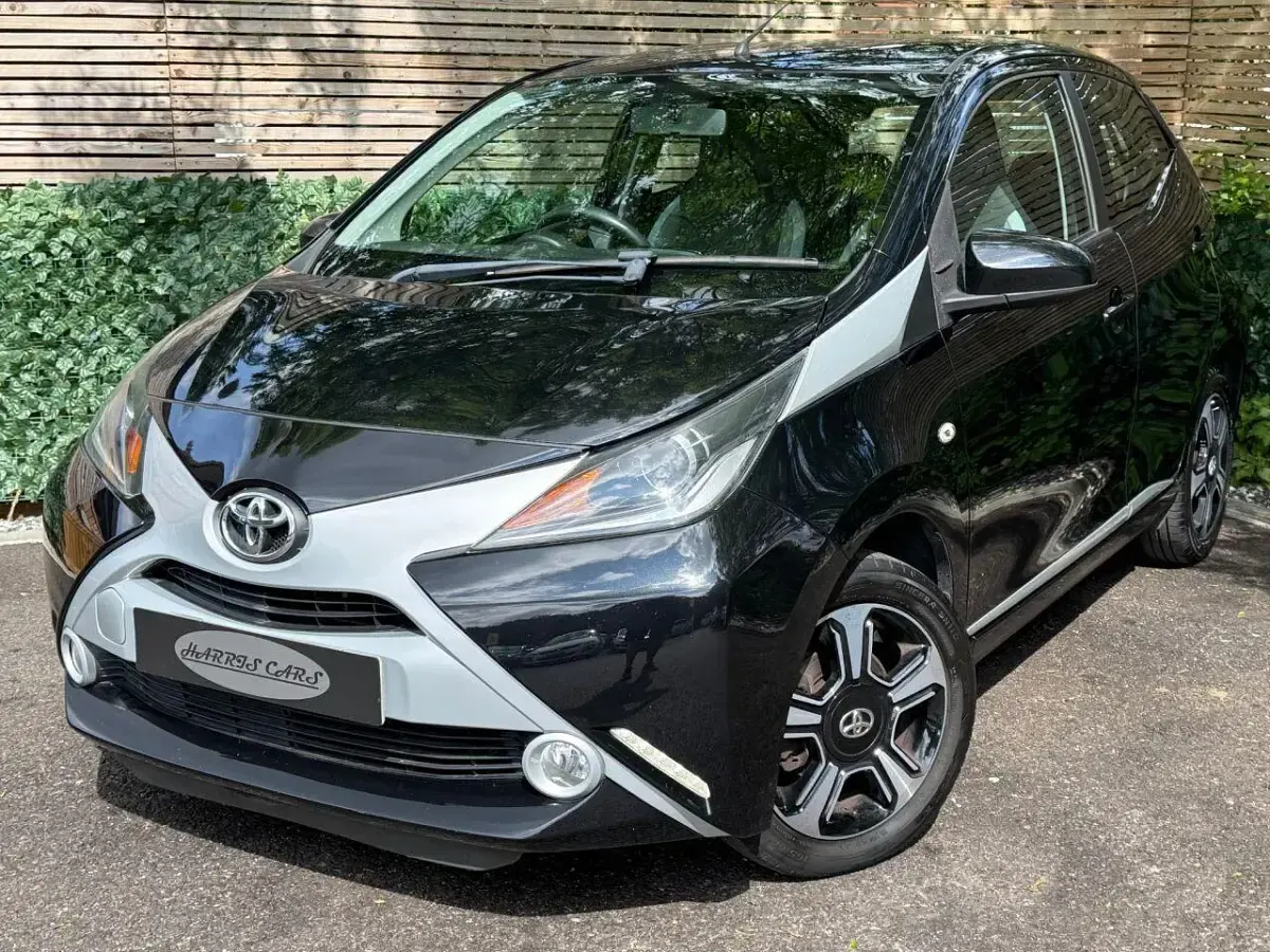 Used Toyota Aygo X-clusiv 69 HP (50 kW) 2015 Black Hatchback