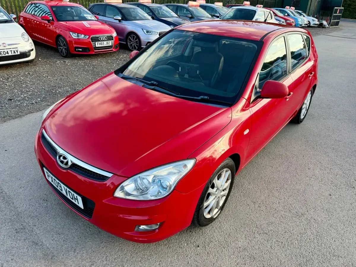 Used Hyundai i30 Style 109 HP (80 kW) 2009 Red Hatchback