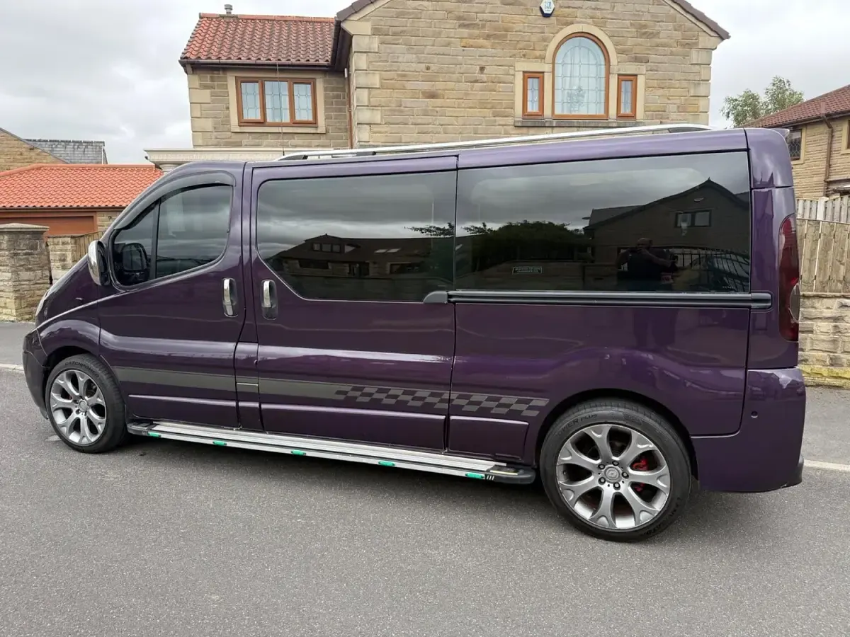 Used Renault Trafic 2009 Mauve/purple MPV