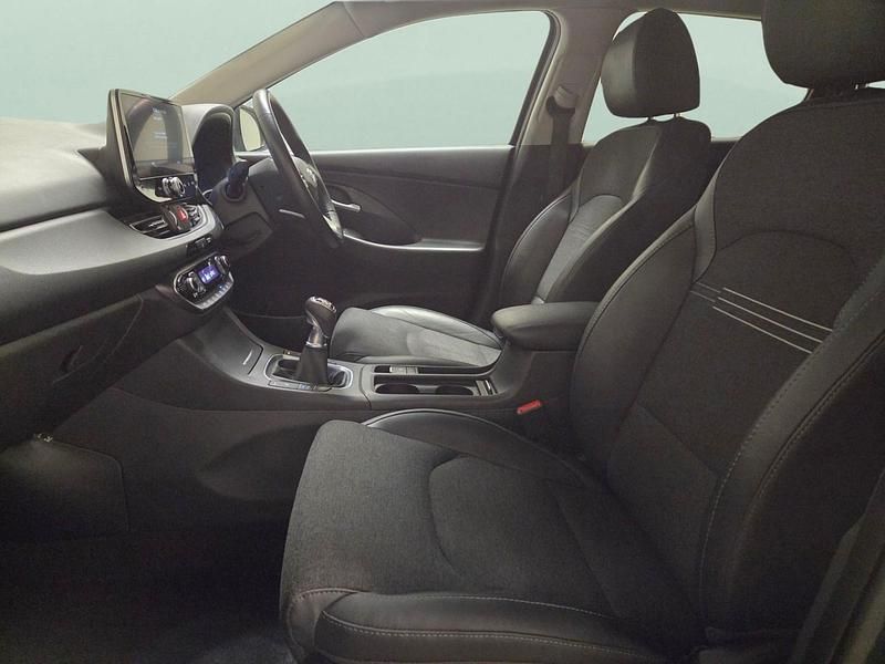 Used Hyundai i30 Premium 120 HP (88 kW) 2022 Blue Estate