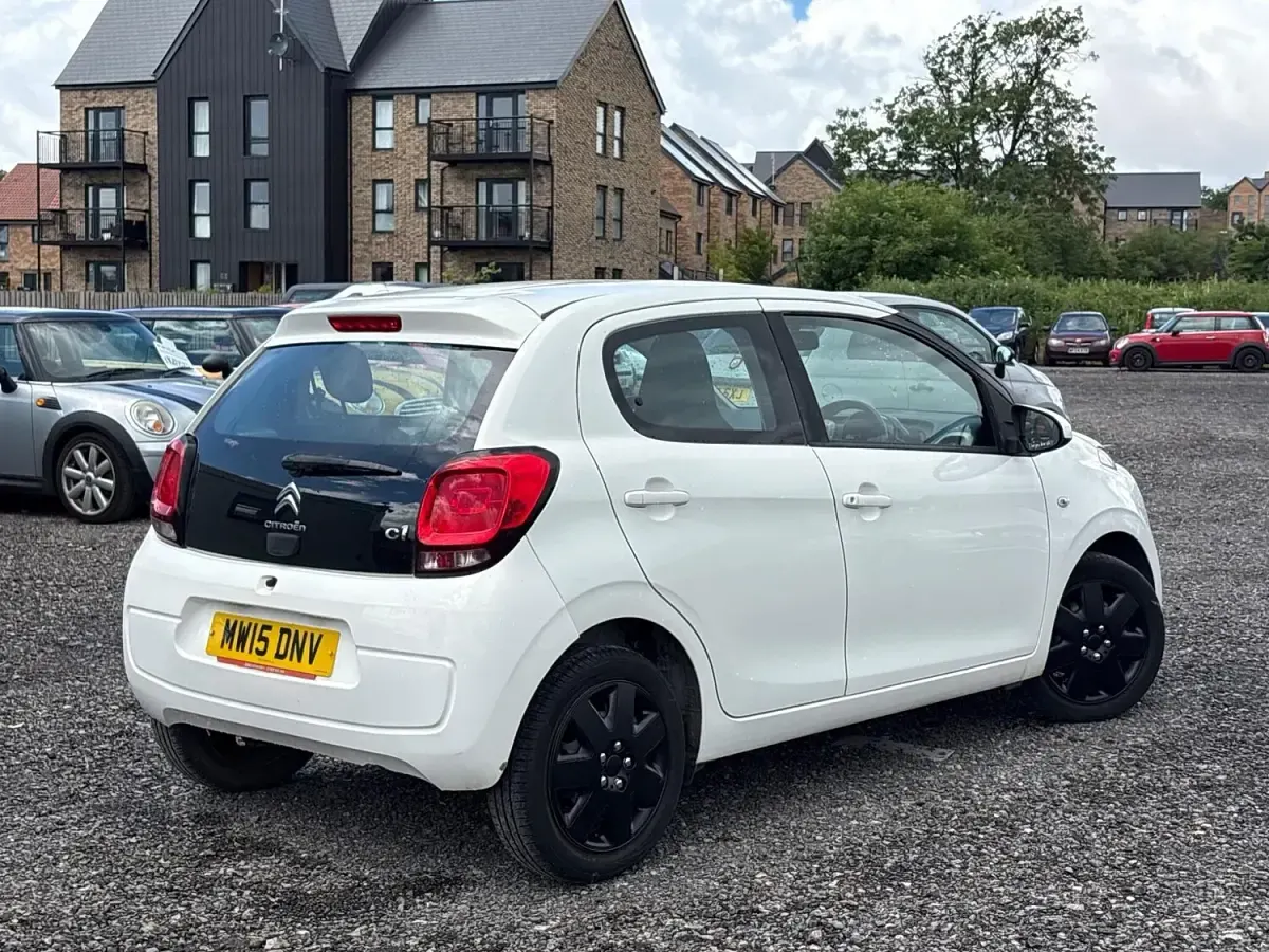 Used Citroën C1 Feel 68 HP (50 kW) 2015 White Hatchback