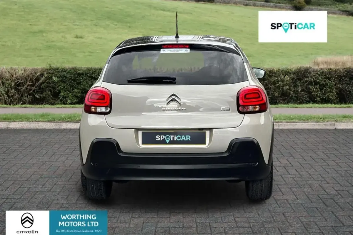 Używany Citroën C3 PureTech 82 KM (60 kW) 2023 Szary Hatchback