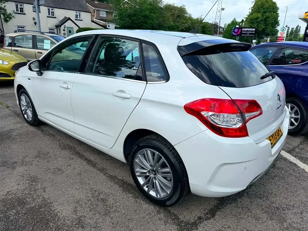 Używany Citroën C4 VTR Sport 120 KM (88 kW) 2013 Biały Hatchback