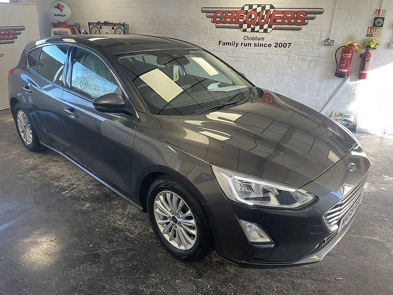 Usado Ford Focus Titanium 125 HP (91 kW) 2018 Cinzento Citadino