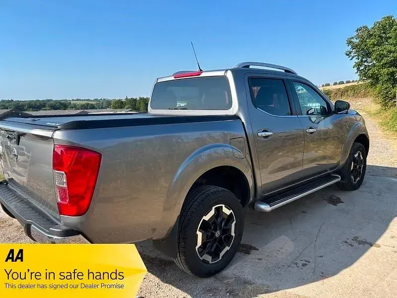 Used Nissan Navara Tekna 190 HP (139 kW) 2021 Grey Pickup