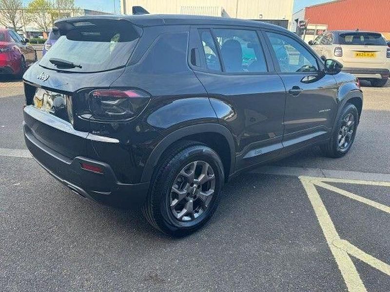 Ny Jeep Avenger Altitude 101 HK (74 kW) 2025 Svart SUV