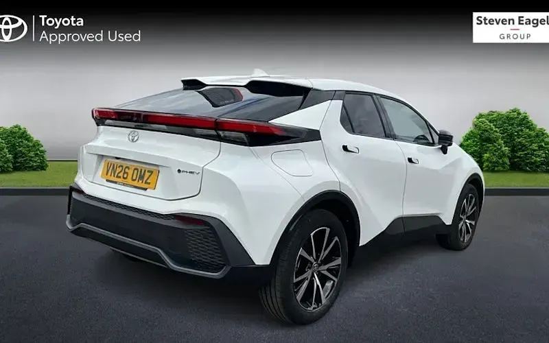 Used Toyota C-HR Design 223 HP (164 kW) 2026 White SUV