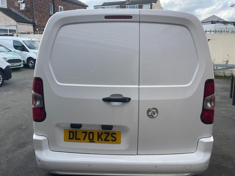 Used Vauxhall Combo Sportive 100 HP (73 kW) 2020 White MPV