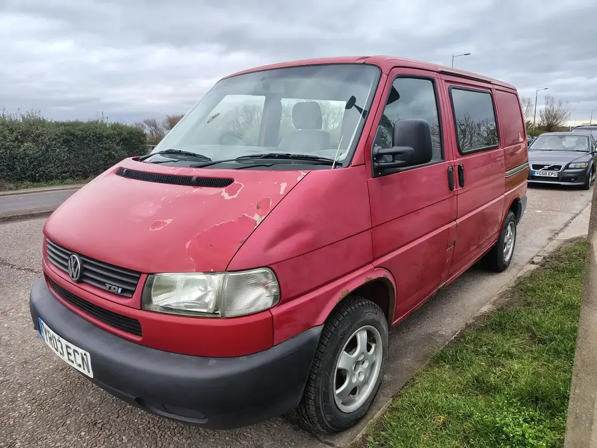 Used VW T4 88 HP (64 kW) 2003 Red Van