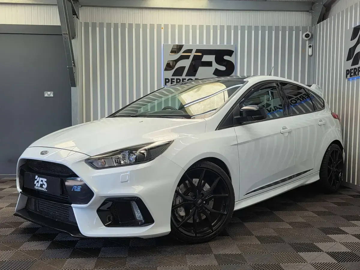 Used Ford Focus RS 350 HP (257 kW) 2016 White Hatchback