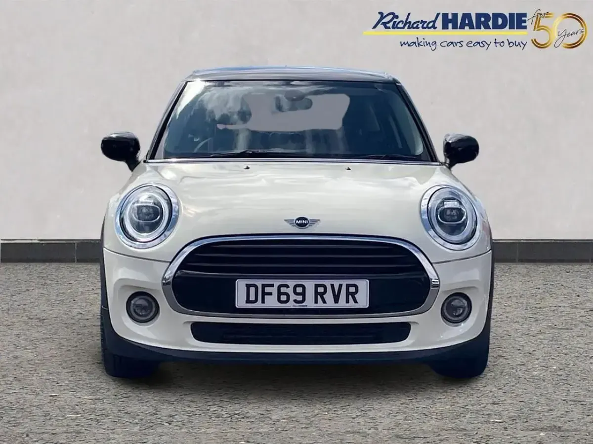 Used Mini Cooper Classic 134 HP (98 kW) 2020 White Hatchback