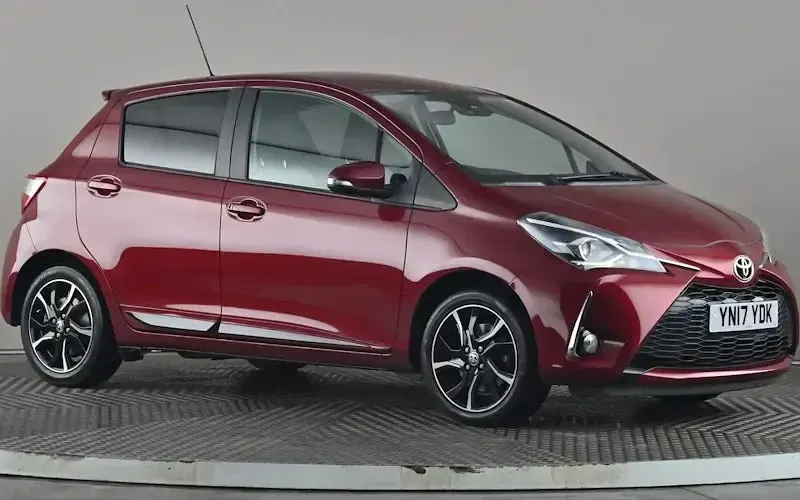 Usado Toyota Yaris Design 111 HP (81 kW) 2017 Citadino