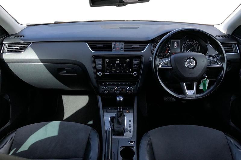 Used Skoda Octavia Scout 4x4 184 HP (135 kW) 2016 White Hatchback