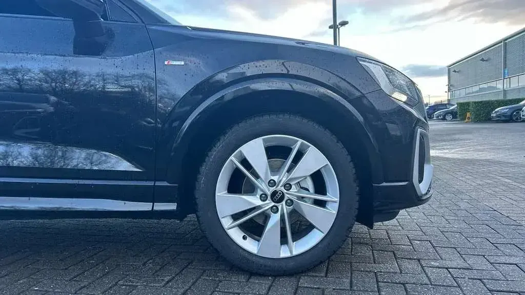 Used Audi Q2 S-Line 113 HP (83 kW) 2025 Black SUV