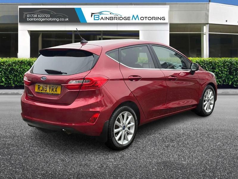Used Ford Fiesta Titanium 100 HP (73 kW) 2019 Red Hatchback