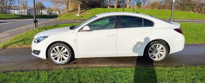 Second-hand Vauxhall Insignia SRi 170 CP (125 kW) 2016 Alb Hatchback